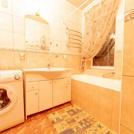 Comfortable Three Bedroom St. Kutuzova, 14