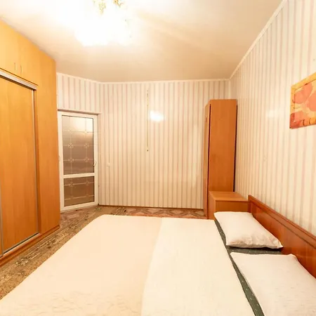 Comfortable Three Bedroom St. Kutuzova, 14 Appartamento