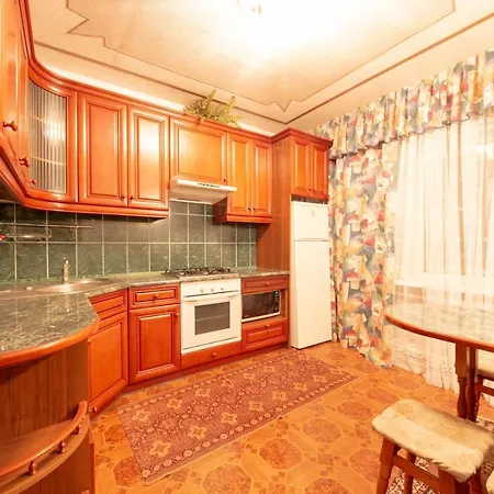 Comfortable Three Bedroom St. Kutuzova, 14 Kiev